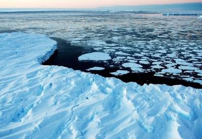 Ледяные поля в северных морях 